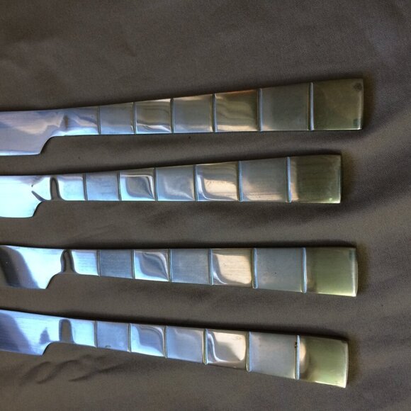 Hampton Silversmiths Flatware 4 Dinner Knives Frosted Checkered Stainless China - Picture 5 of 5